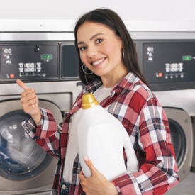Woman Doing Laundry At Laundromat 600X400